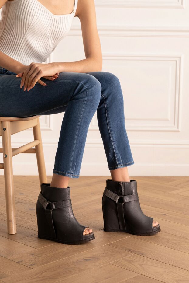 Brunello Cucinelli women's gray leather ankle boots with a silver stripe and a buckle 136598 - photo 2