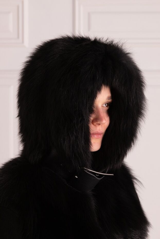 Ermanno Scervino women's black fur hat with buckle decorated with fur 139165 - photo 2