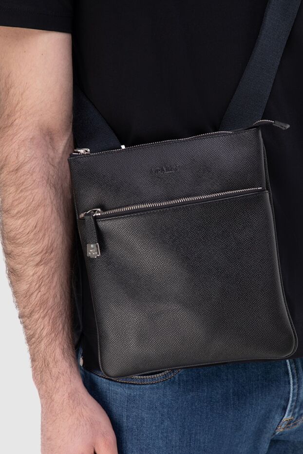 Araldi 1930 black saffiano leather shoulder bag with external zip pocket
 140454 - photo 3