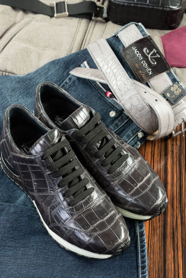 Cesare di Napoli crocodile leather sneakers black on sports sole

 146536 - photo 2