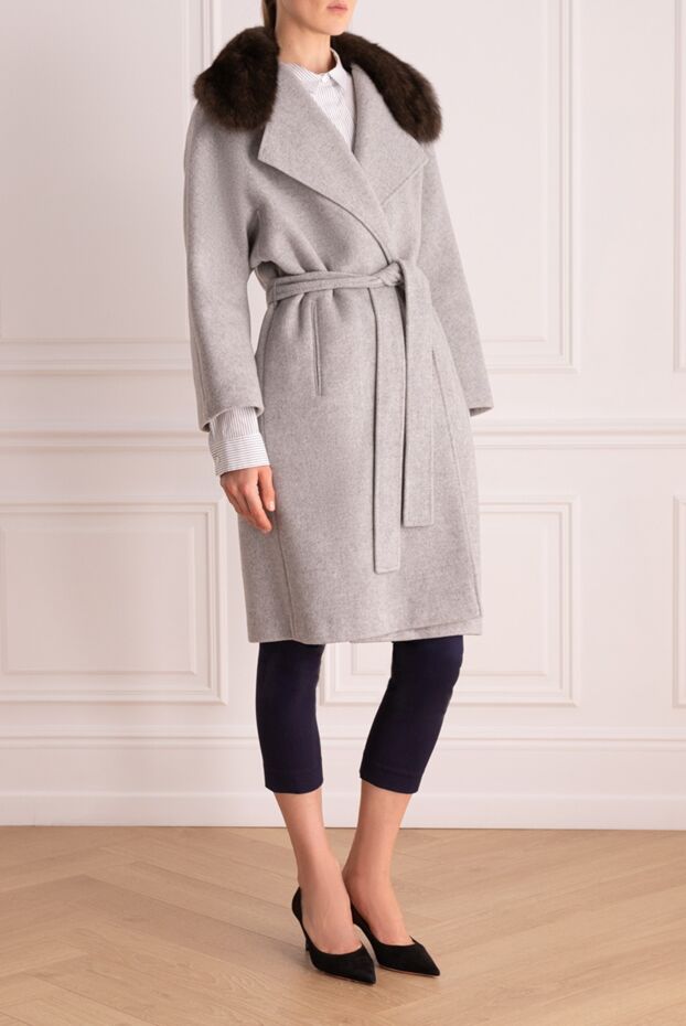 FG Furs жүннен тоқылған, белбеулі, түкті жағалы сұр түсті пальто 153927 - фото 3