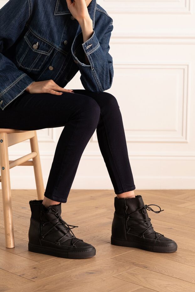 Doucal`s women's black leather boots with black fur and laces 156203 - photo 2