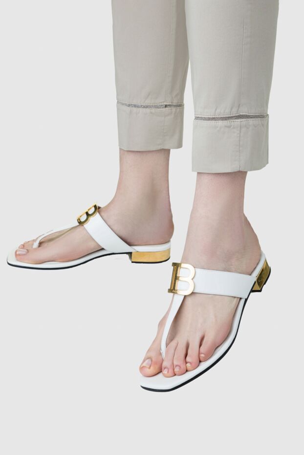Balmain women's leather slippers with a gold-plated logo, white 157281 - photo 3