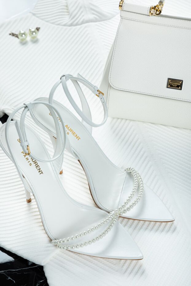 Saint Laurent босоножки женские белые кожаные с жемчугом. 161564 - фото 2