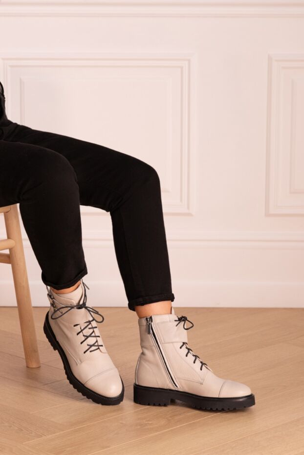 Doucal`s women's white leather boots with chunky soles and buckles 162782 - photo 2