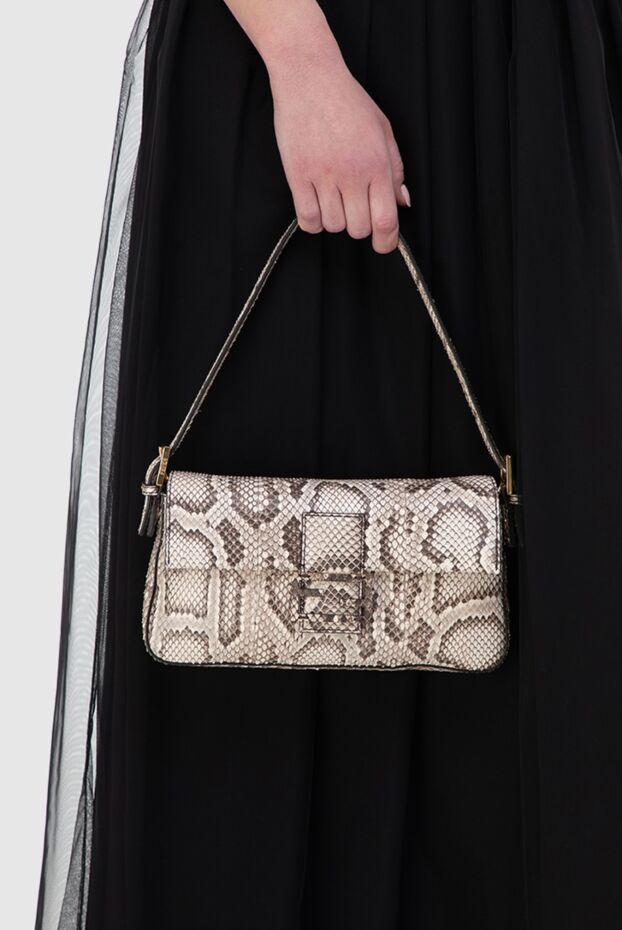 Fendi питон терісінің үлгісі бар әйелдердің бежевый сөмкесі 164677 - фото 3
