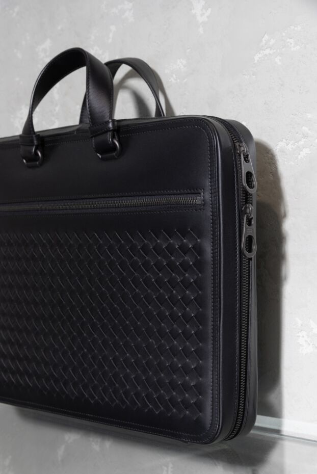 Bottega Veneta кожаная сумка-портфель черная с застёжкой на молнию и декоративным плетением
 166535 - фото 2