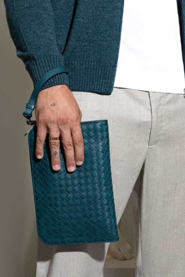 Bottega Veneta клатч большой кожаный intrecciato piccolo мужской зеленый 166540 - фото 2
