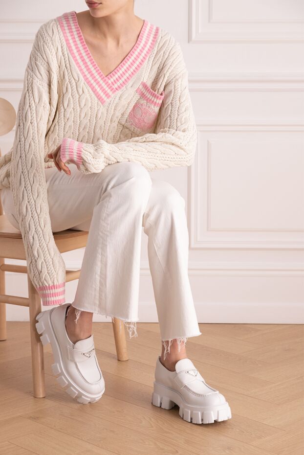 Prada лоферы женские кожаные с массивной подошвой и логотипом белые 167853 - фото 3