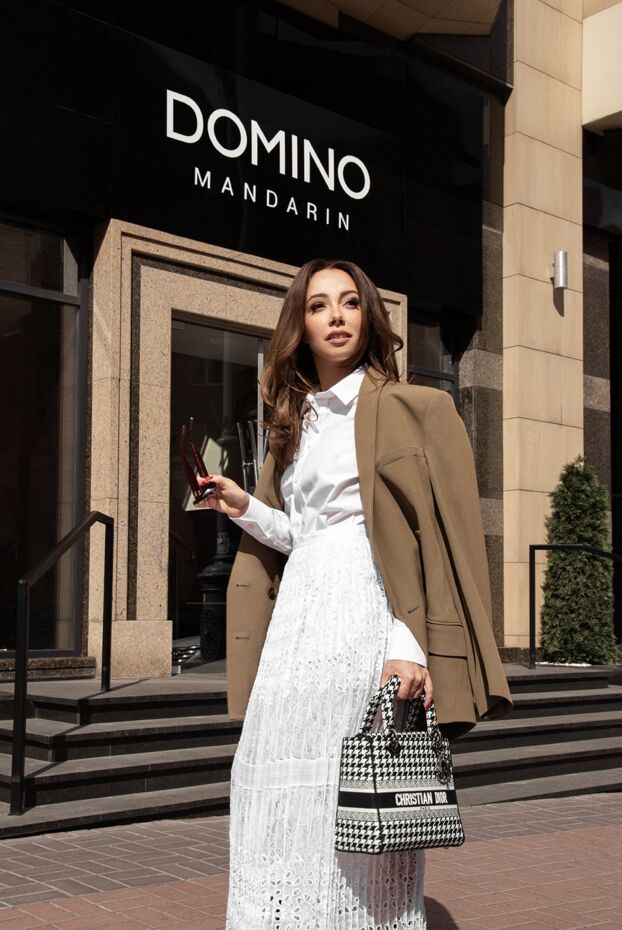 Elegant double-breasted women's blazer in coffee color with a belt - photo 2