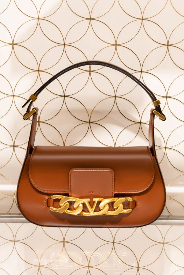 Valentino алтын жалатылған шынжыр және логотипі бар әйелдердің қоңыр былғары сөмкесі 171659 - фото 2