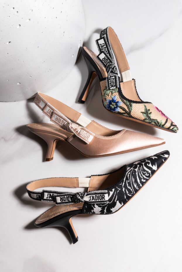 Dior fabric shoes with flowers and branded tape on the heel

 175275 - photo 2