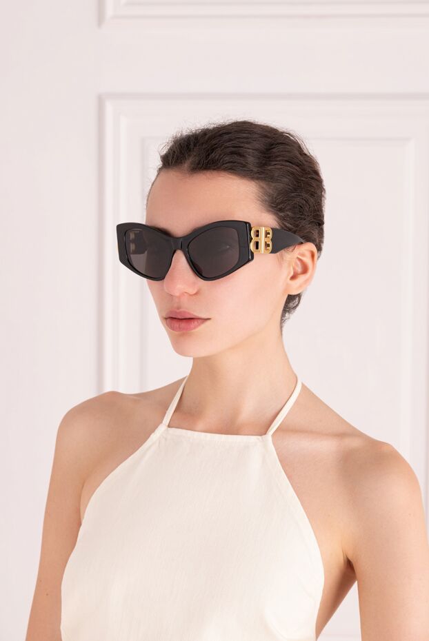 Balenciaga храмдардағы екпіндері бар әйелдердің қалың қара күннен қорғайтын көзілдіріктері
 178398 - фото 2
