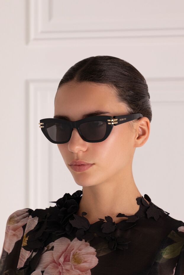 Dior өткір жақтаулары мен қара линзалары бар әйелдерге арналған күннен қорғайтын көзілдірік
 179331 - фото 3