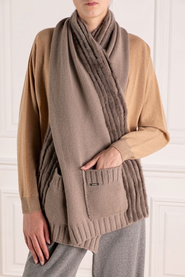 Moorer women's knitted cashmere scarf, beige, with fur inserts and pockets
 180199 - photo 2