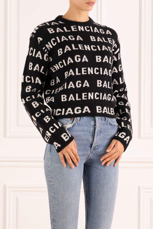 Balenciaga women's cropped jumper in black and white tones with a total monogram 180453 - photo 3