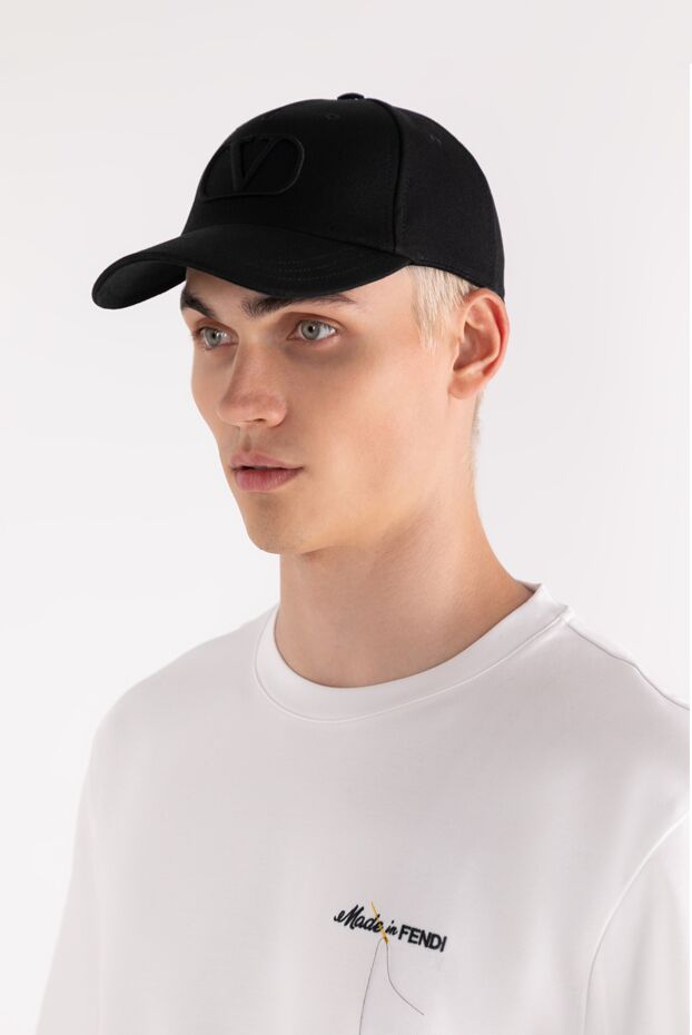 Valentino a versatile black baseball cap with an embossed logo. 180566 - photo 2