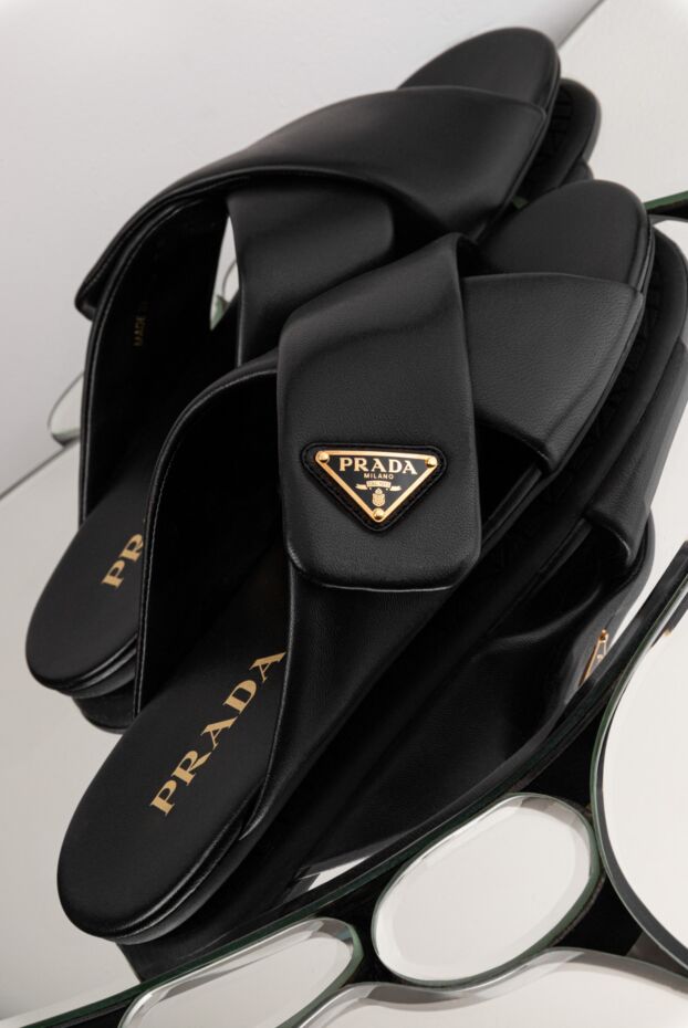 Prada мягкие шлепанцы из кожи наппа с логотипом 186730 - фото 2