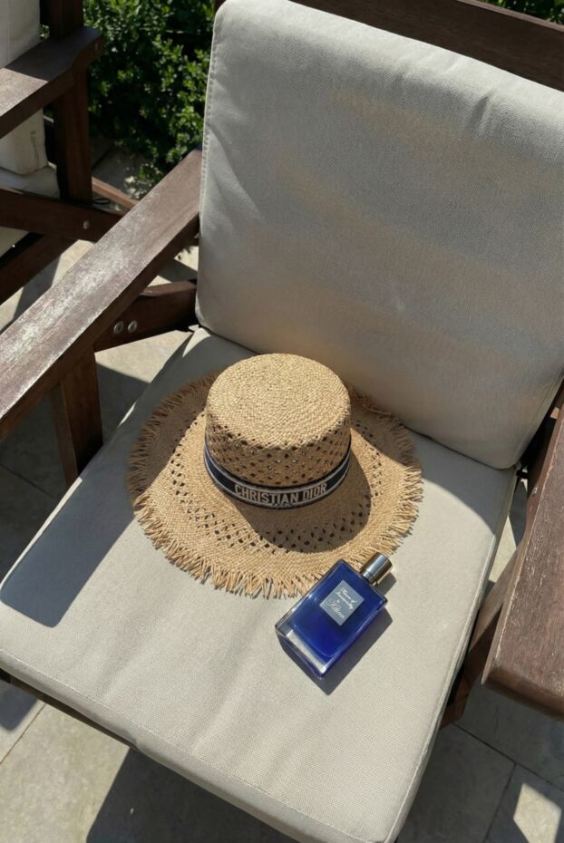 Women's straw hat with black ribbon with logo - photo 2