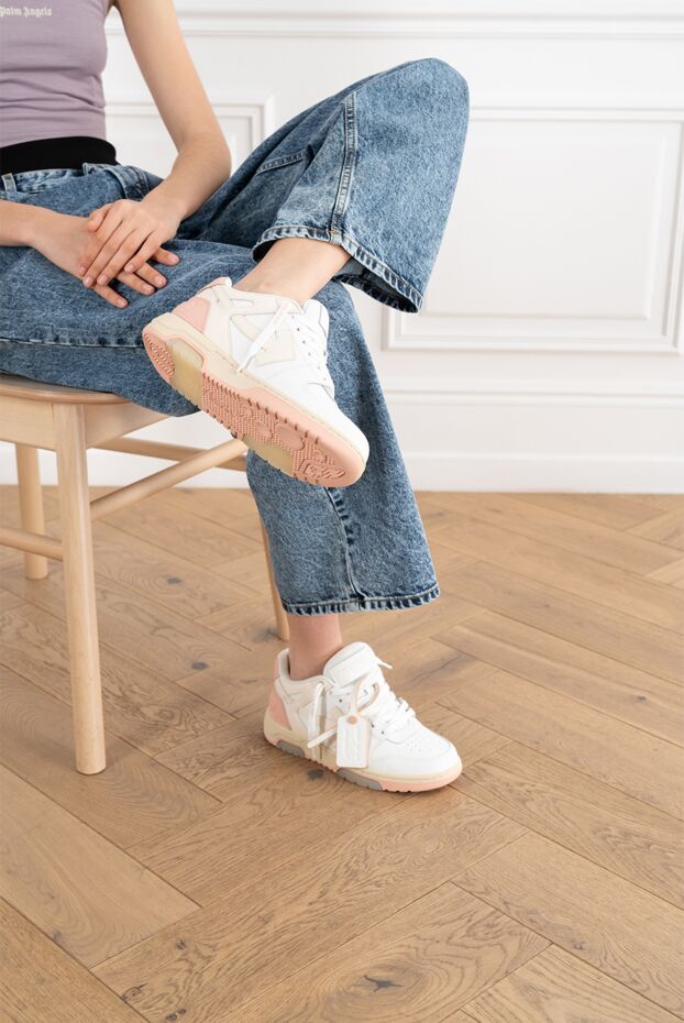 Off-White қызғылт түсті кірістірулері бар әйелдердің ақ комбинирленген кроссовкалары 187281 - фото 2