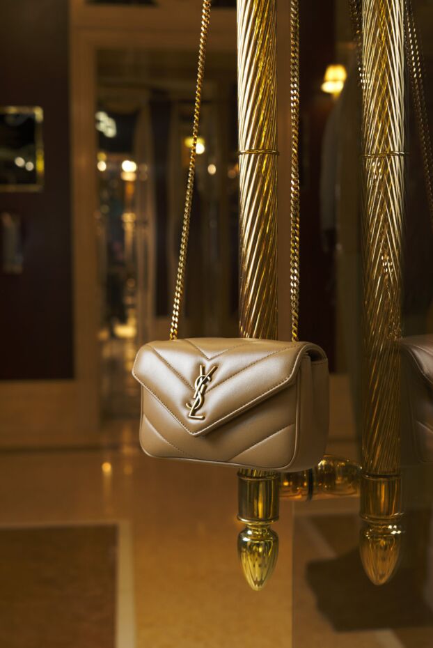 Saint Laurent мини сумка на цепочке loulou из кожи ягнёнка коричневая 190907 - фото 2