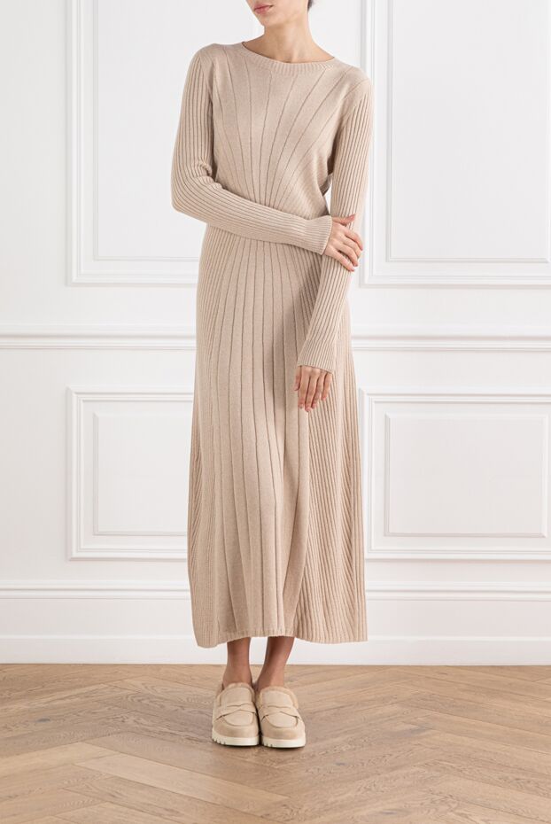 Beige ribbed dress with long sleeves and a round neckline - photo 2