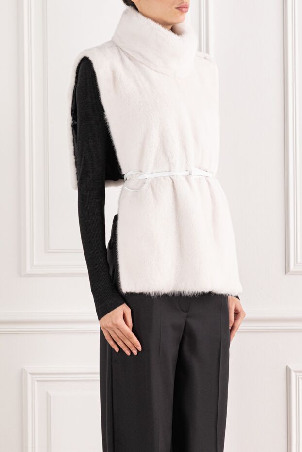 FG Furs natural mink fur vest with a stand-up collar, white
 191565 - photo 3