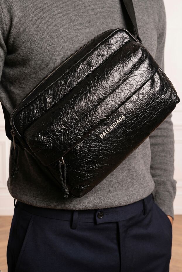 Balenciaga men's puffer crossbody bag with quilted texture 193924 - photo 3