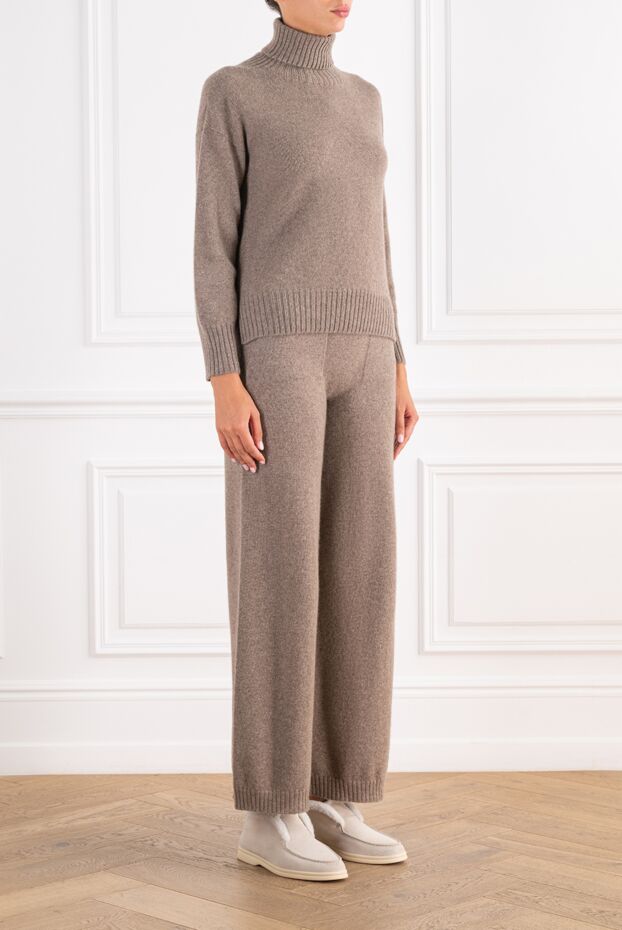 D.Exterior knitted cashmere suit in cappuccino shade with a voluminous turtleneck 197160 - photo 3