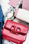 Valentino Сумка женская красная кожаная красная с логотипом - металлический логотип, цепочки. натуральная кожа. кнопка. Страна производитель: Италия. Уход: специализированная чистка - фото 7