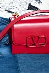 Сумка женская красная кожаная красная с логотипом Valentino - металлический логотип, цепочки. натуральная кожа. кнопка. Страна производитель: Италия. Уход: специализированная чистка - фото 8