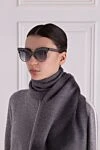 Очки солнцезащитные серые женские Bottega Veneta - Логотип. Ацетат. Темные. Страна производитель: Италия. Уход: специализированная чистка - фото 2