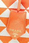 Prada Сумка из текстиля оранжевая женская - треугольный металлический логотип, геометрический рисунок по всей поверхности.. текстиль. Страна производитель: Италия. Уход: специализированная чистка - фото 5