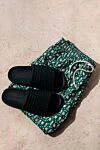 Green rubber flip flops for men Bottega Veneta - embossed pattern. 100% rubber. Outsole: rubber. Country of origin: Italy. Care: specialized cleaning - photo 6