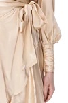 Zimmermann Платье-мини женское бежевое шелковое с длинными рукавами и поясом - V-образный вырез, пояс на талии. шёлк. Застёжка: завязки. Страна производитель: Италия. Уход: специализированная чистка - фото 5