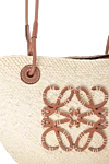Loewe Сумка повседневная из соломки женская бежевая бежевая - Anagram. пальмовый лист, телячья кожа. Размер: 46 X 24.5 X 16 cm. Страна производитель: Испания. Уход: специализированная чистка - фото 5