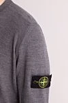 Stone Island Ерлерге арналған ұзын жеңді жүннен жасалған жемпір, сұр түсті - Декорация: жеңде бренд логотипі. Құрамы: 100% жүн. Шығарылған елі: Италия. Күтім: арнайы тазалау - фото 5