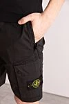 Stone Island Шорты из хлопка и полиамида мужские черные - логотип бренда. пуговица, молния. 97% хлопок, 3% эластан. два передних кармана, два боковых кармана, один задний карман. Страна производитель: Италия. Уход: специализированная чистка - фото 5