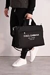 Сумка дорожная мужская черная Dolce & Gabbana - логотип бренда. двухзамковая застежка-молния сверху с фирменными пуллерами. 20% натуральная кожа, 72% полиамид, 8% акрил. Ручки: текстильные ручки с отделкой из телячьей кожи. передний плоский карман на молнии с фирменным пуллером. Размеры: 33 × 50 × 20 см. Страна производитель: Италия. Уход: специализированная чистка - фото 2