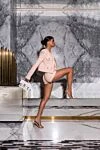 Balmain Костюм с шортами женский розовый - Декор:пуговицы, фактура ткани. 79% полиамид, 15% шерсть, 6% хлопок. пуговицы. два передних кармана, два нагрудных кармана, два кармана на шортах. Страна производитель: Франция. Уход: специализированная чистка - фото 9