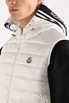 Жилет мужской с натуральным пухом белый Moncler - логотип. капюшон. 100% нейлон. молнии, кнопки. два боковых кармана. Утеплитель: пух . Страна производитель: Италия. Уход: специализированная чистка - фото 6