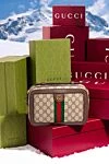 Маленькая сумка через плечо Ophidia с лентой Web мужская бежевая Gucci - орнамент GG. 60% полиуретан, 20% хлопок, 20% полиэстер. молния. Ремень: регулируемый плечевой ремень высотой 54 см. Размер: Ш 24 х В 16 х Г 7 см. Карман: один открытый карман внутри. . Страна производитель: Италия. Уход: специализированная чистка - фото 6