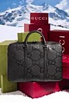 Джумбо үлгісі бар GG ерлерге арналған қара портфель Gucci - Jumbo GG оюы. Құрамы: қара GG Supreme текстиль. Жабу: найзағай. Өлшемі: W 36,5 x H 29 x D 8 см. Бау: алынбалы және реттелетін былғары иық бауы, биіктігі 50 см; ұзындығы: 127-ден 142 см-ге дейін. Шығарылған елі: Италия. Күтім: мамандандырылған тазалау - фото 6