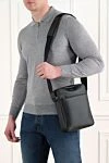 North South Messenger Shoulder Bag in Stepan finish black Serapian - Stepan finish. Stepan coated canvas and Italian calfskin. Closure: single zipper. Dimensions: 22x28x8. Strap: Fixed, adjustable nylon shoulder strap. One compartment with a zip pocket and a small flat pocket. Country of manufacture: Italy. Care: specialized cleaning - photo 2