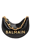 Balmain Сумка Soft Moon 1945 из тисненой телячьей кожи черная - металлический логотип Balmain. 100% телячья кожа. Размеры: 28 x 20,5 x 5,5 см. Длина ремня: регулируемый съемный плечевой ремень с пряжкой и карабинами. внутренний накладной карман, карман для карт из тисненой кожи. застежка-молния. Страна производитель: Италия. Уход: специализированная чистка - фото 1