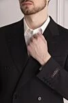 Canali Костюм мужской из шерсти черный - Шлица. 100% шерсть. Пуговицы, крючок. Нагрудный карман, два кармана с клапанами. Карманы (внутренние): Три кармана. Два боковых кармана, два кармана сзади на пуговицах. 100% купро. Страна производитель: Италия. Уход: специализированная чистка - фото 5