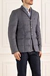 Moncler Пуховик-пиджак из серой шерсти с накладными карманами и золотистой фурнитурой
- Логотип на рукаве. 100% шерсть. Пуговицы. Два боковых кармана, два внутренних кармана. Страна производитель: Италия. Уход: специализированная чистка - фото 3