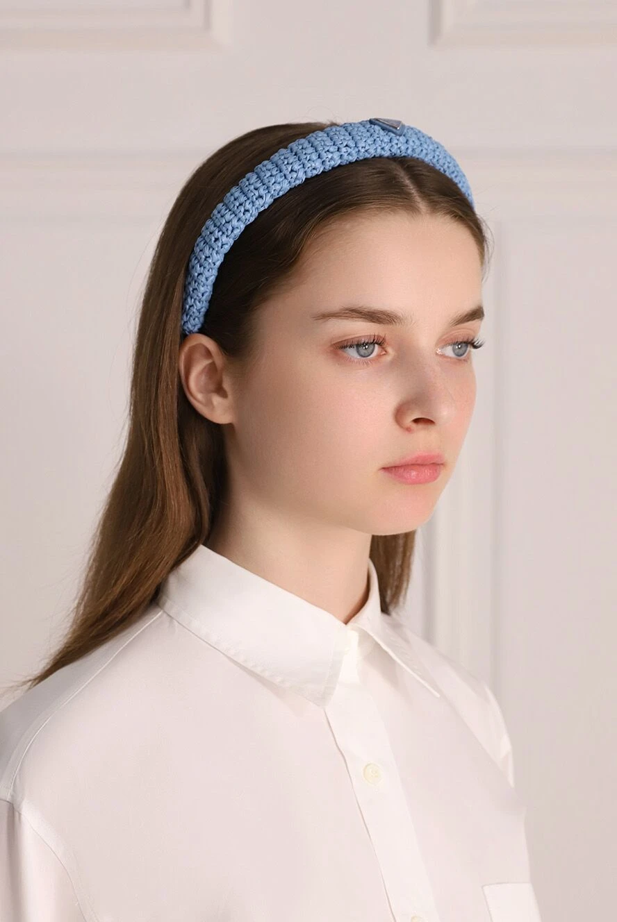 Prada Ободок женский голубой плетеный с логотипом - плетение, нашивка с логотипом. рафия. Страна производитель: Италия. Уход: специализированная чистка - фото 1
