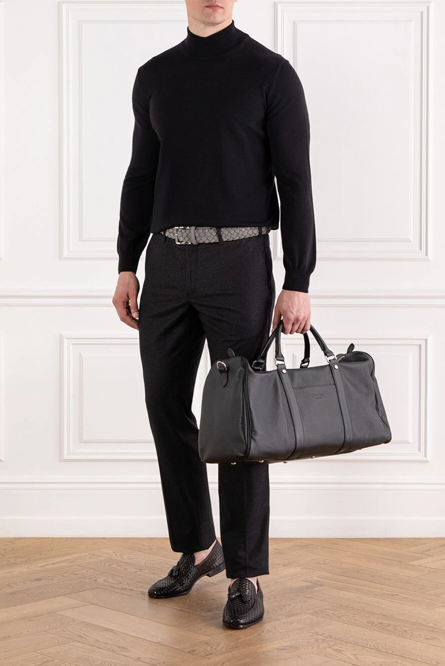 Corneliani Лаконикалық дизайн және тығыз мойын сызығы бар ерлер секіргіші, қара
 - Декорация: бренд логотипі. Құрамы: 100% жүн. Түсі: қара. . Шығарылған елі: Италия. Күтім: арнайы тазалау - фото 1