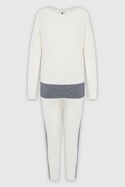 White women's walking suit made of cashmere